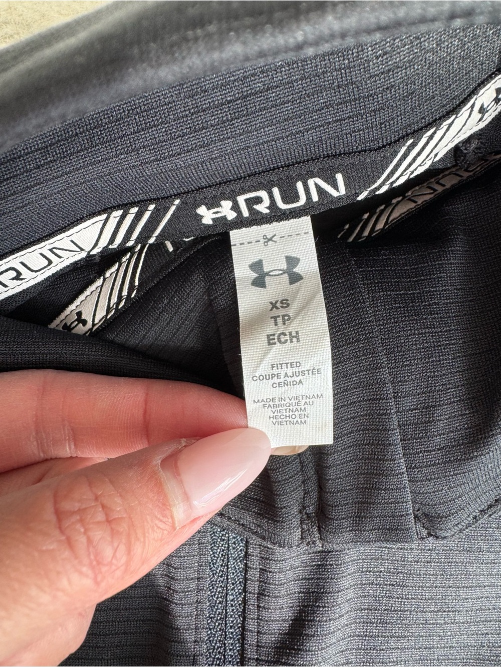 NEW Under Armour Black Quarter-Zip Performance Pullover XS - Picture 2 of 2